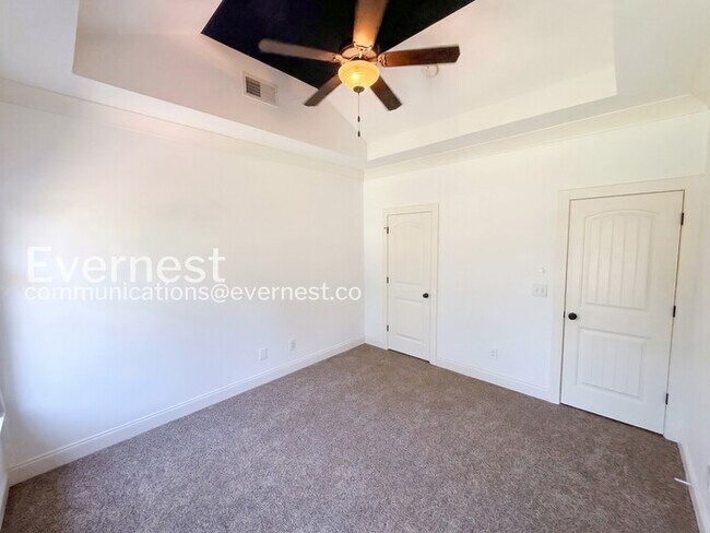 Building Photo - Comfort Meets Modern Convenience with Fireplace / 3 Beds & 2.5 Bath / Available Now