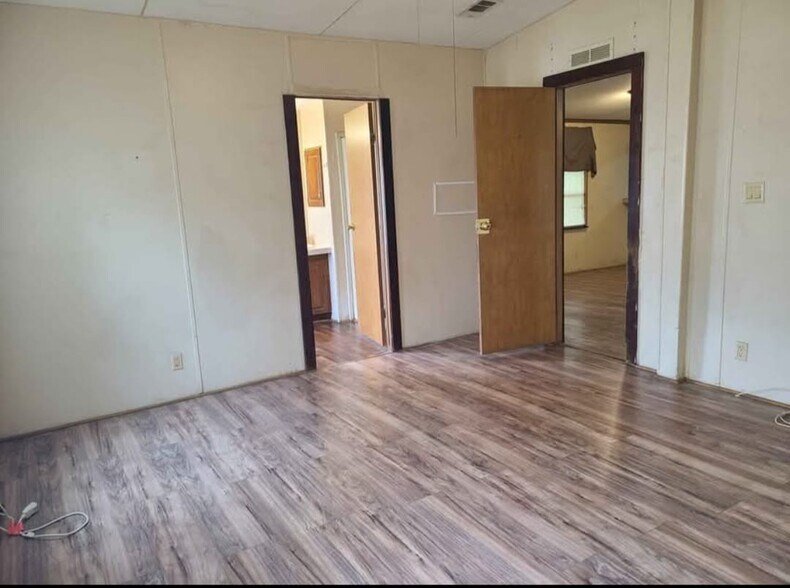 Building Photo - 6532 Mangrove Dr