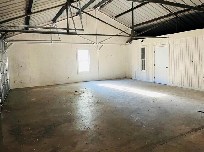 Building Photo - 142 County Rd 322