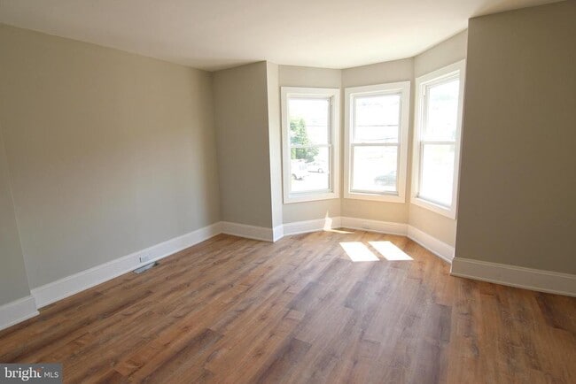 Building Photo - 17 W 4th St