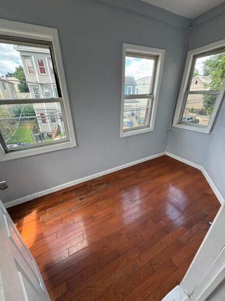 Building Photo - 116 22nd St
