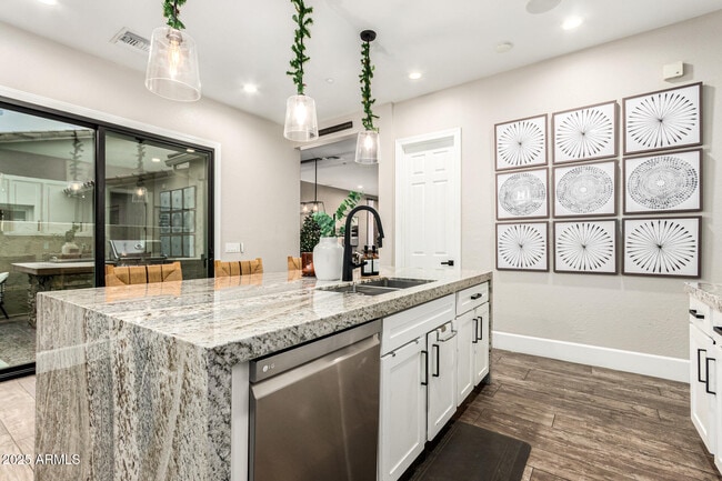 Building Photo - 9250 E Via De Vaquero Dr