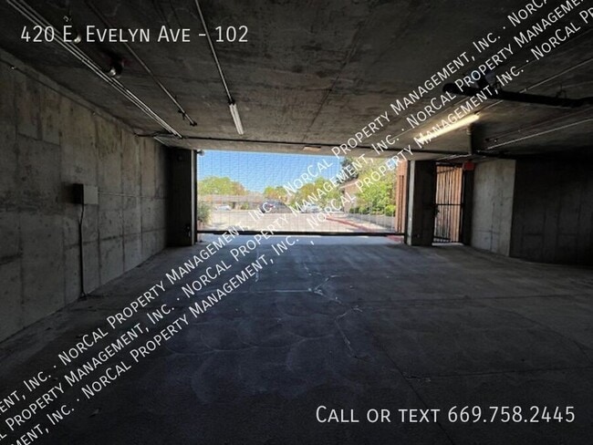 Building Photo - 420 E Evelyn Ave