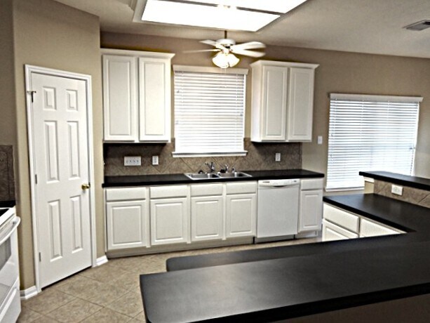 Building Photo - 3523 Pine Valley Dr