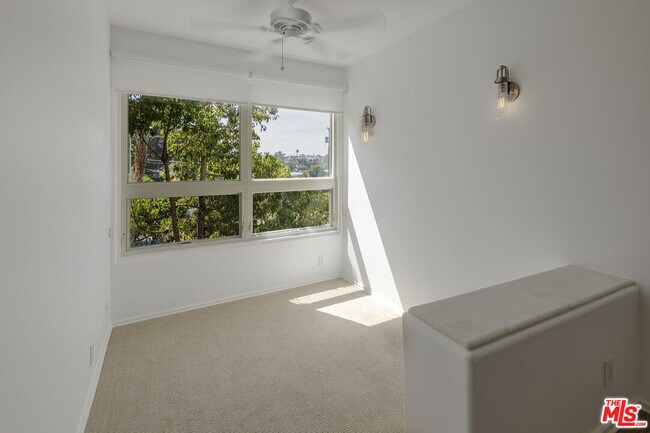 Building Photo - 15425 Antioch St