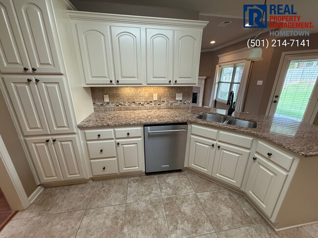 Building Photo - 2232 Ingleside Dr