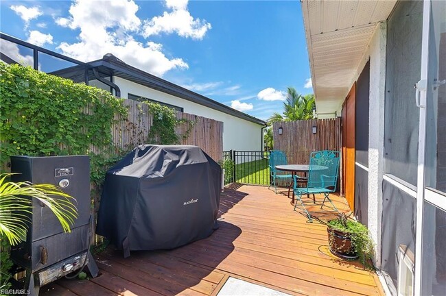 Building Photo - 2101 SW 29th Terrace