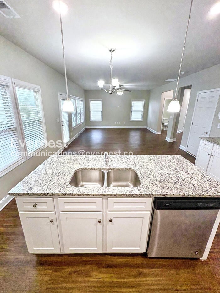 Building Photo - 130 Mandy Ln