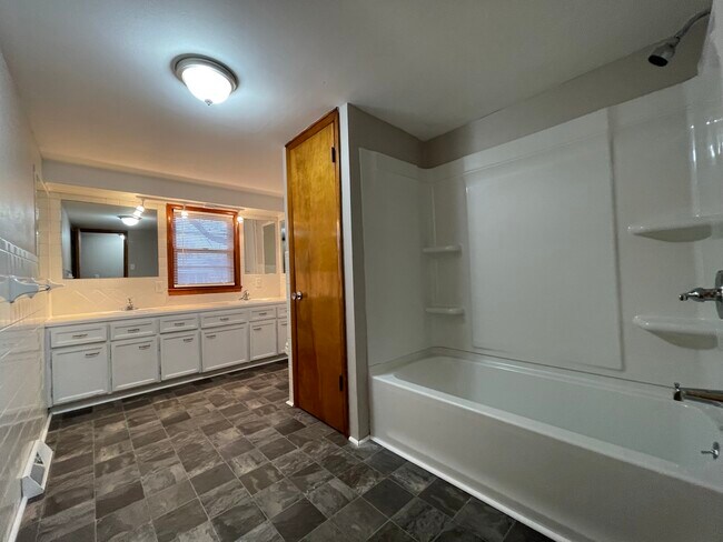 Building Photo - 38 Kellwood Dr