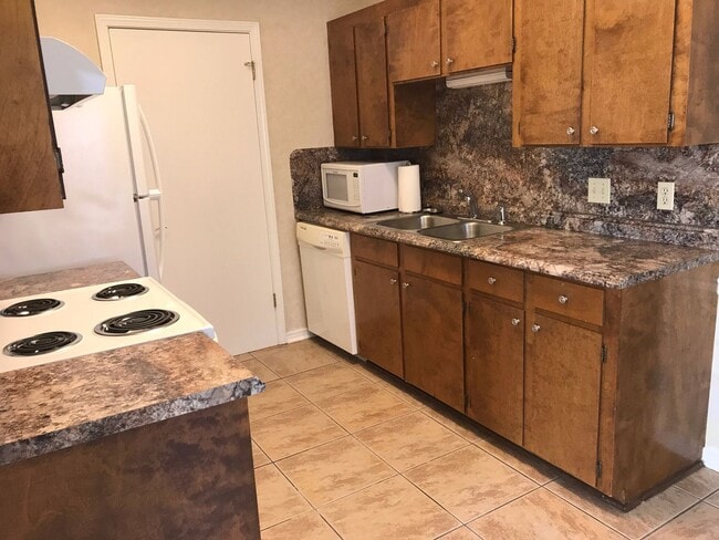Building Photo - Cedar Creek Duplex