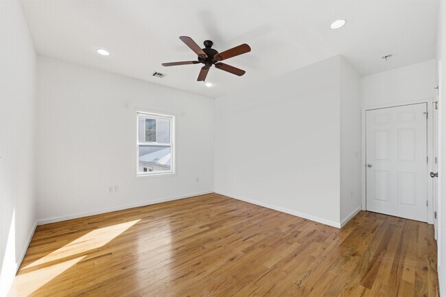 Building Photo - 54 Laidlaw Ave