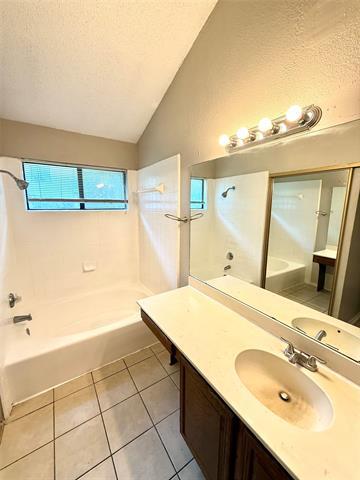Building Photo - 6010 Hollyleaf Dr