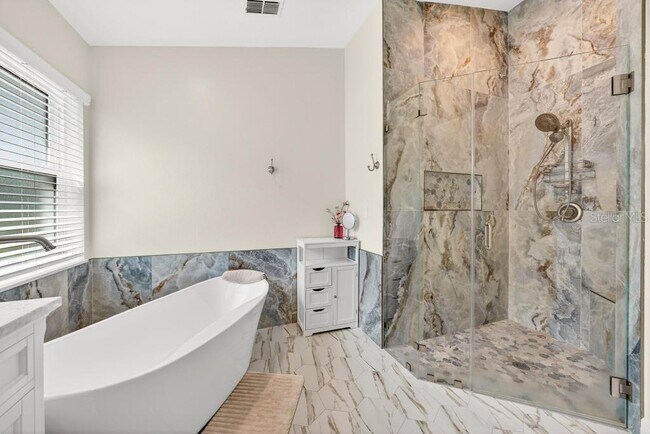 Building Photo - 5477 Glen Oak Pl