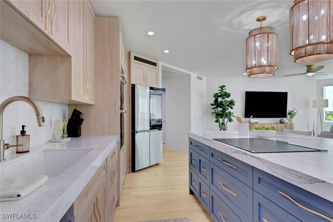 Building Photo - 2728 Tiburon Blvd E