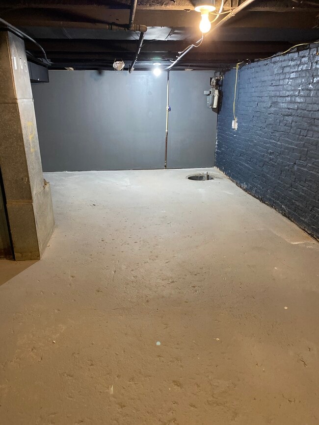 Building Photo - 1504 McHenry St