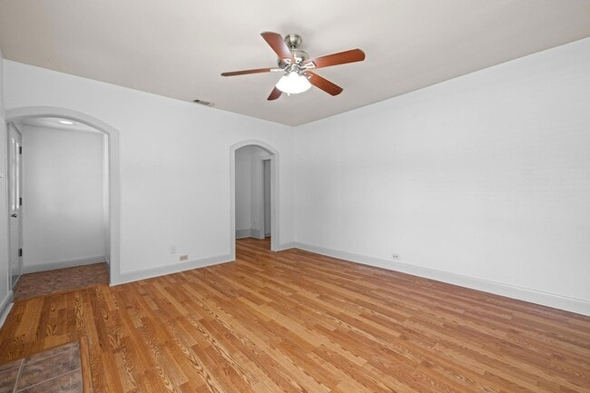 Building Photo - 701 1/2 S Walnut Street Unit