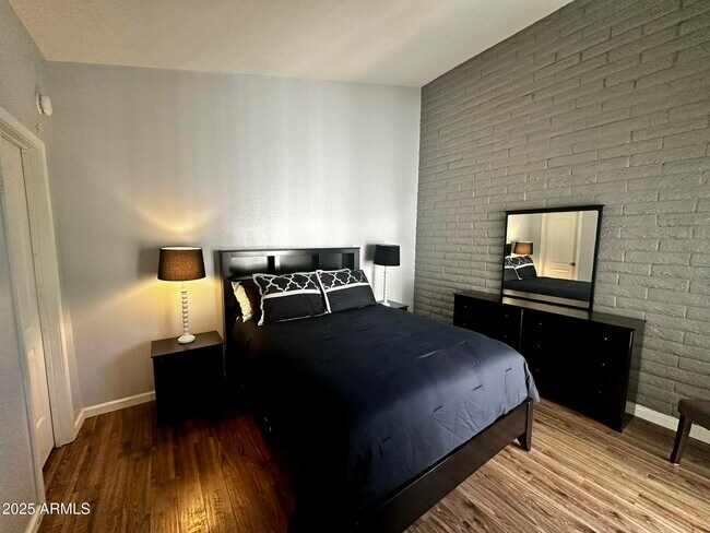 Building Photo - 16852 E La Montana Dr