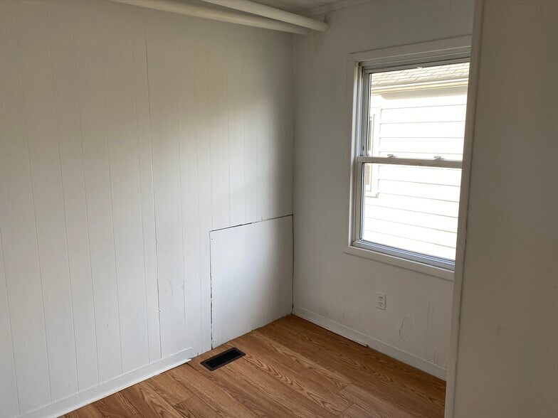 Building Photo - 1645 Cottage Ave