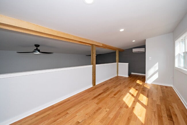 Building Photo - 210 Lincoln Ct