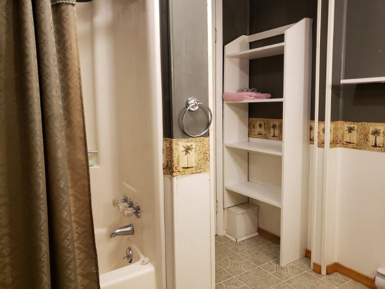 Building Photo - 117 Wilkes St