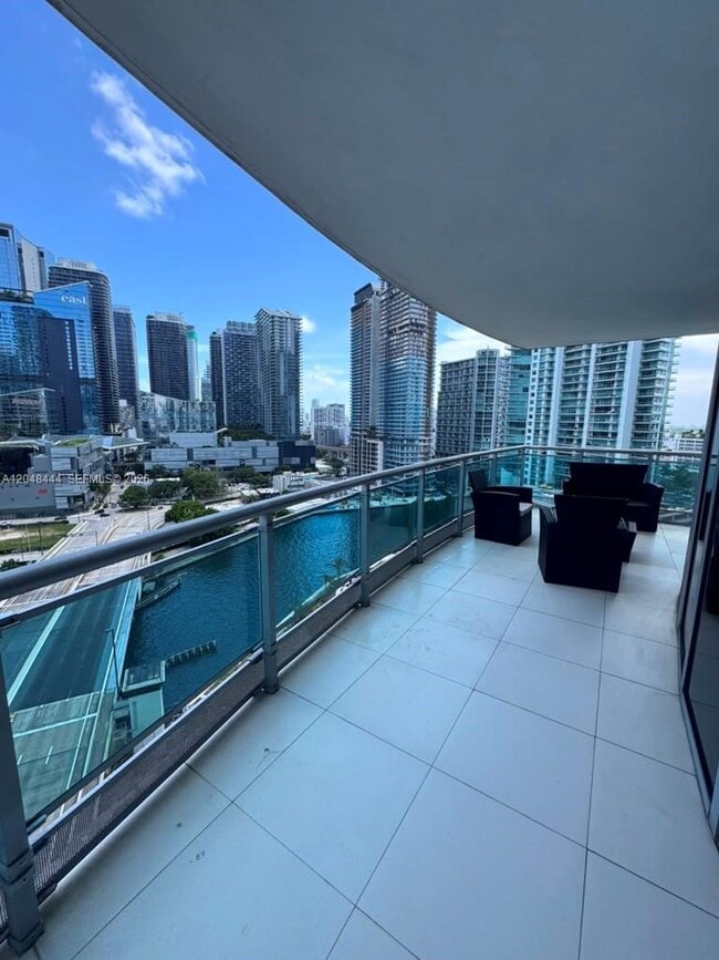 Building Photo - 350 S Miami Ave
