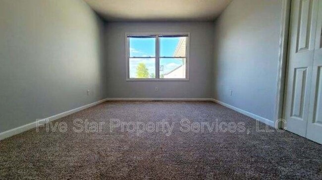 Building Photo - 1406 School House Ln
