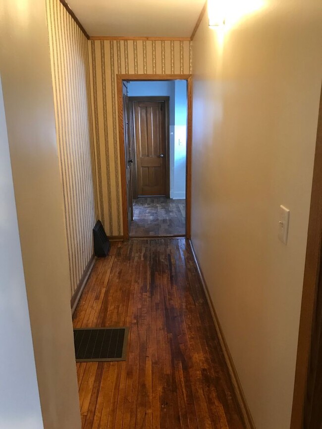 Building Photo - 7 bedroom House near Hamline