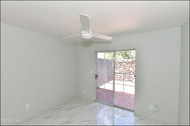 Building Photo - 31 Stratford Hall Cir