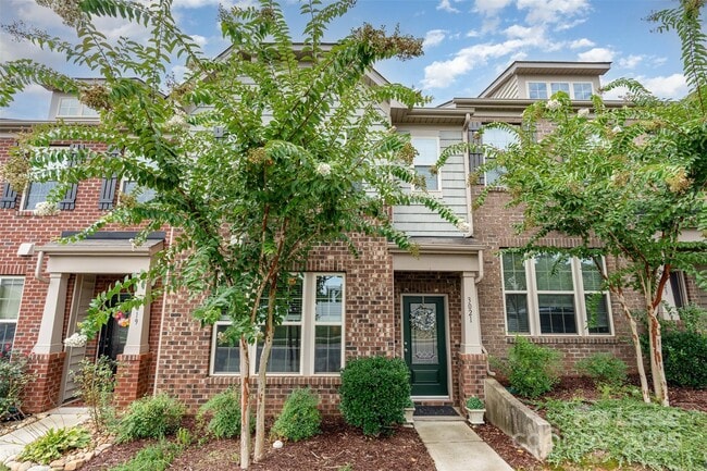 Primary Photo - 3021 Honeylocust Ln