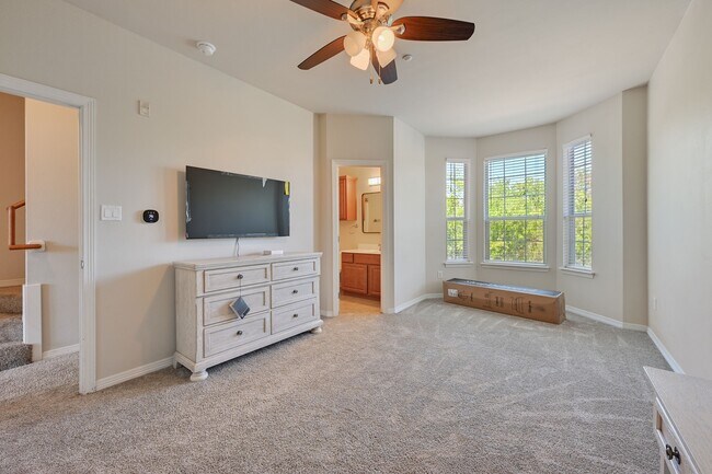 Building Photo - 305 Holleman Dr E