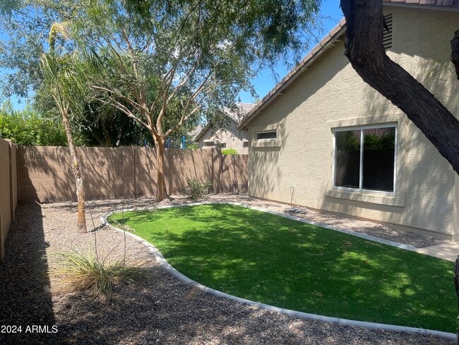 Building Photo - 15433 W Mercer Ln