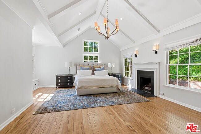 Building Photo - 9305 Hazen Dr