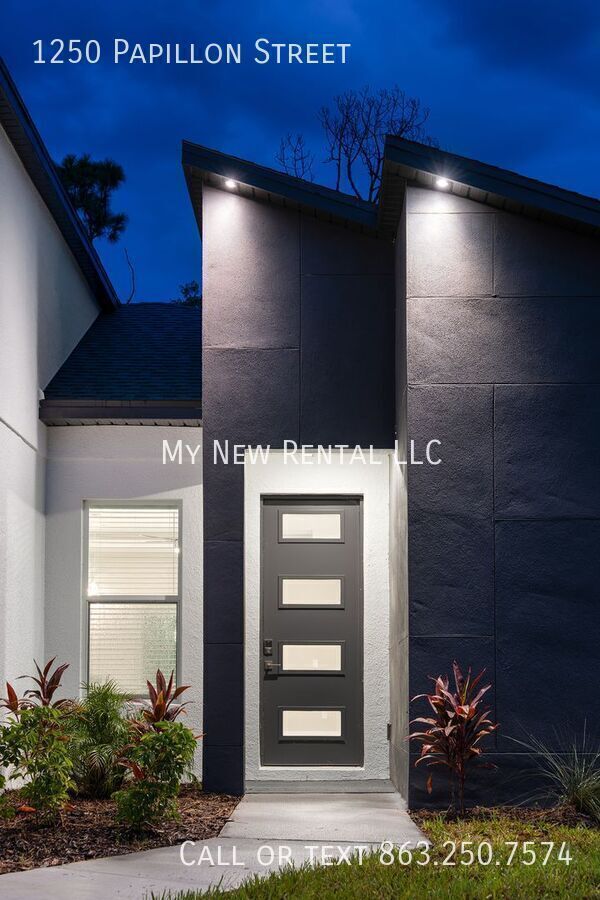 Building Photo - 1250 Papillon St