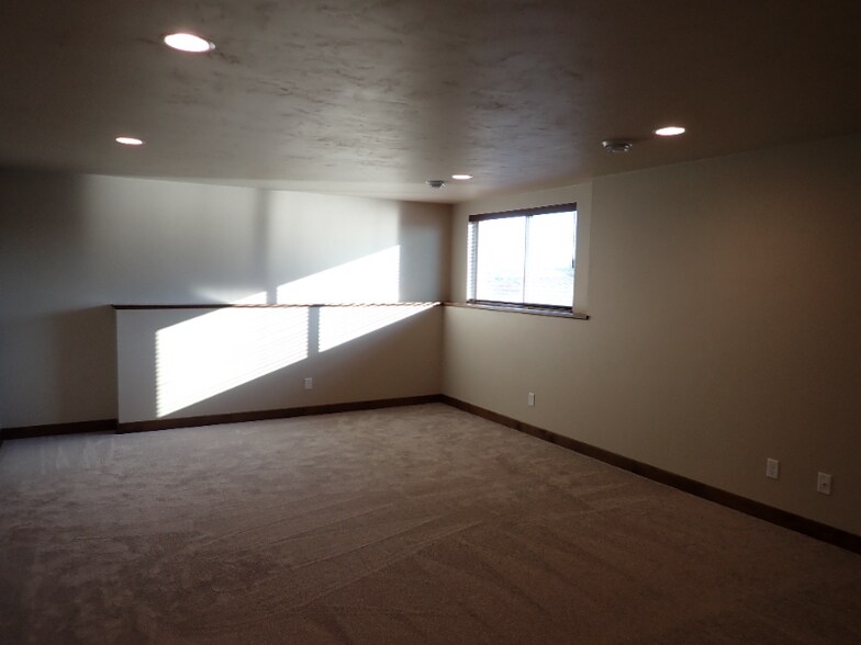 Building Photo - N973-N975 S Magdalyn Ct