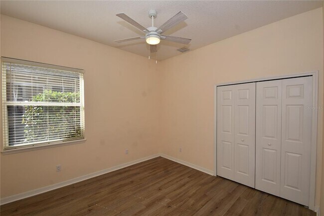 Building Photo - 17 N Village Dr