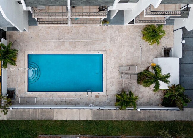 Building Photo - 2345 NE 135th St