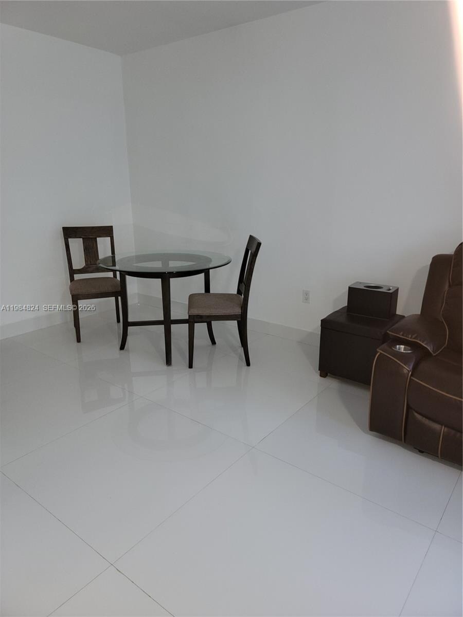 Building Photo - 6300 SW 21st St