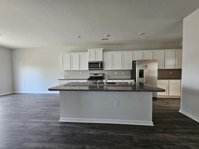 Building Photo - 1319 Birch Cir