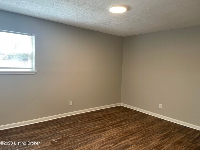 Building Photo - 404 N Hite Ave