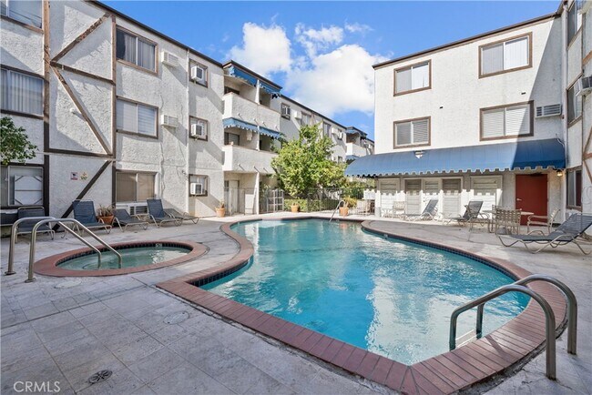 Building Photo - 18530 Hatteras St