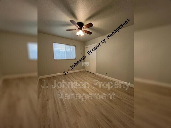 Building Photo - 1144 May Ave