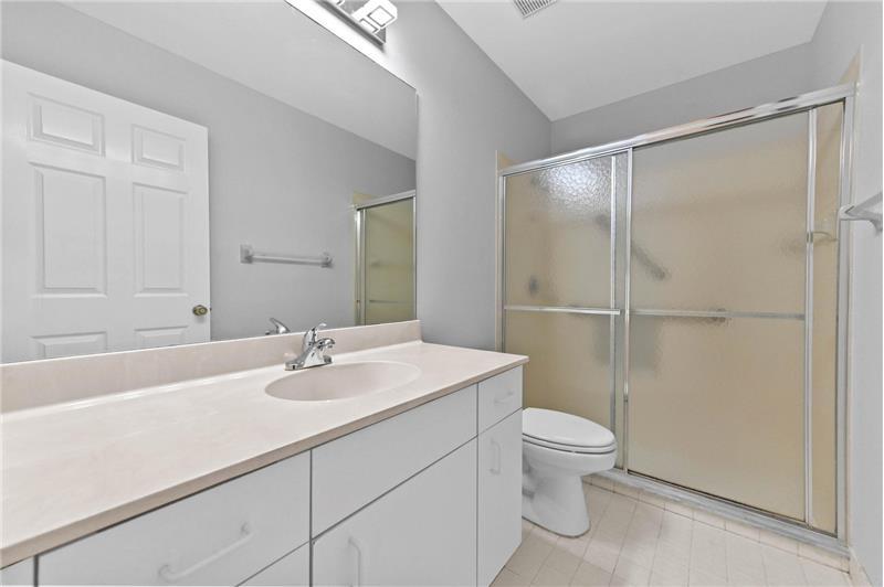 Building Photo - 14066 Glenlyon Ct