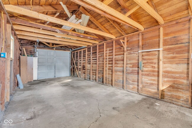 Building Photo - 420 Douglas Dr