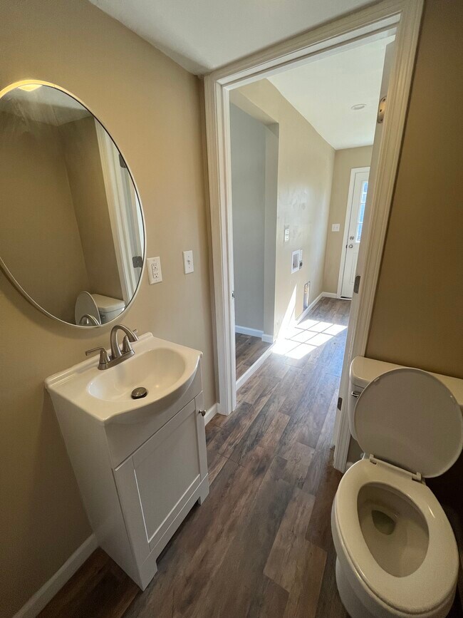 Building Photo - 21 W 6th St