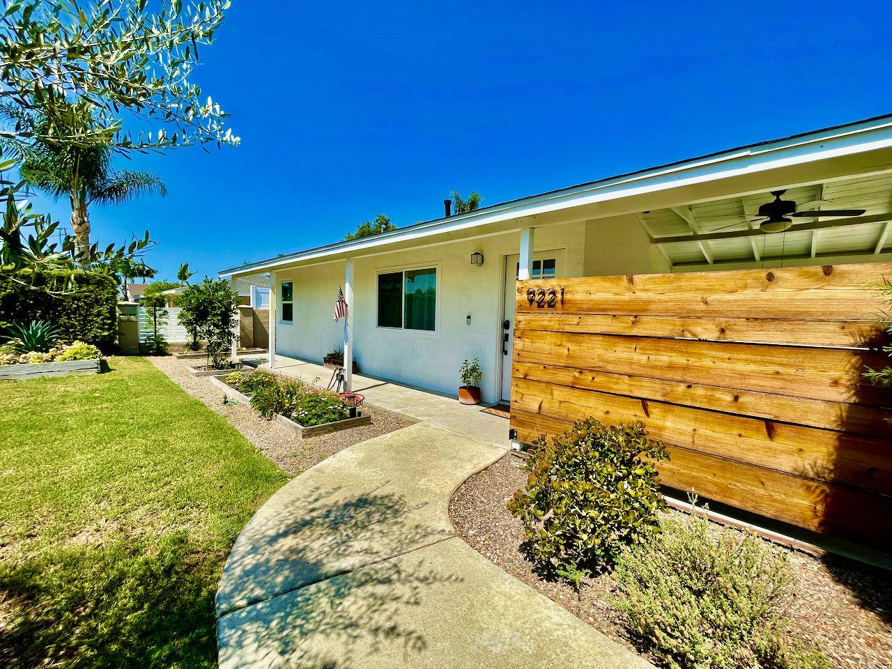 Building Photo - 9221 Laurel Ave