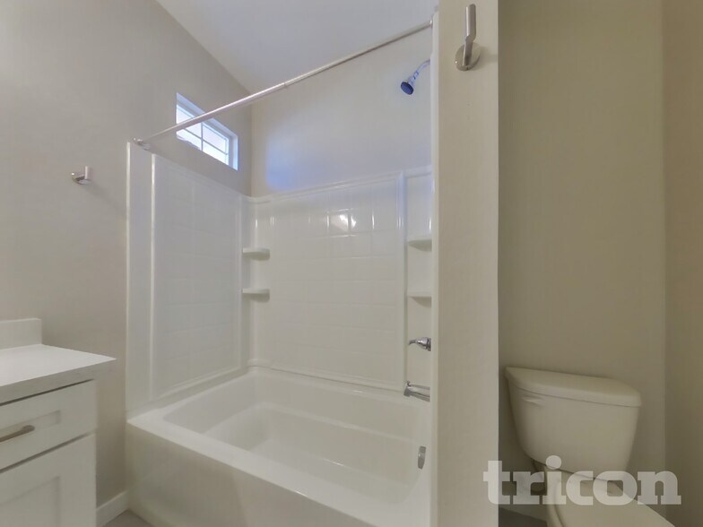 Building Photo - 4551 E Gary St