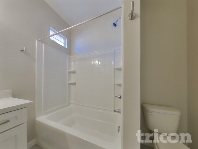 Building Photo - 4551 E Gary St