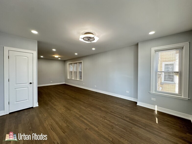 Building Photo - 5510 N Luna Ave