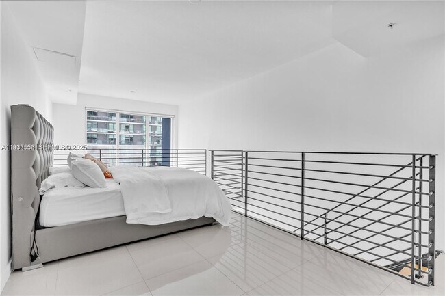 Building Photo - 60 SW 13th St