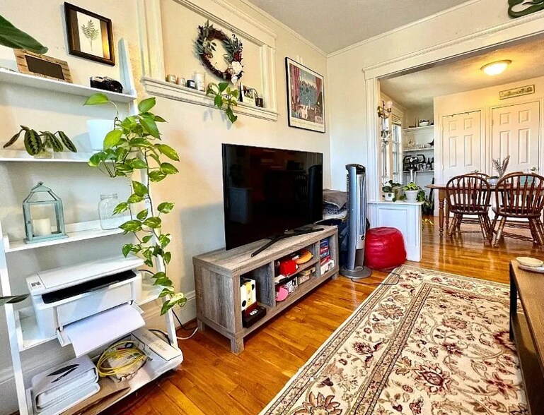 Primary Photo - 223 Summer St